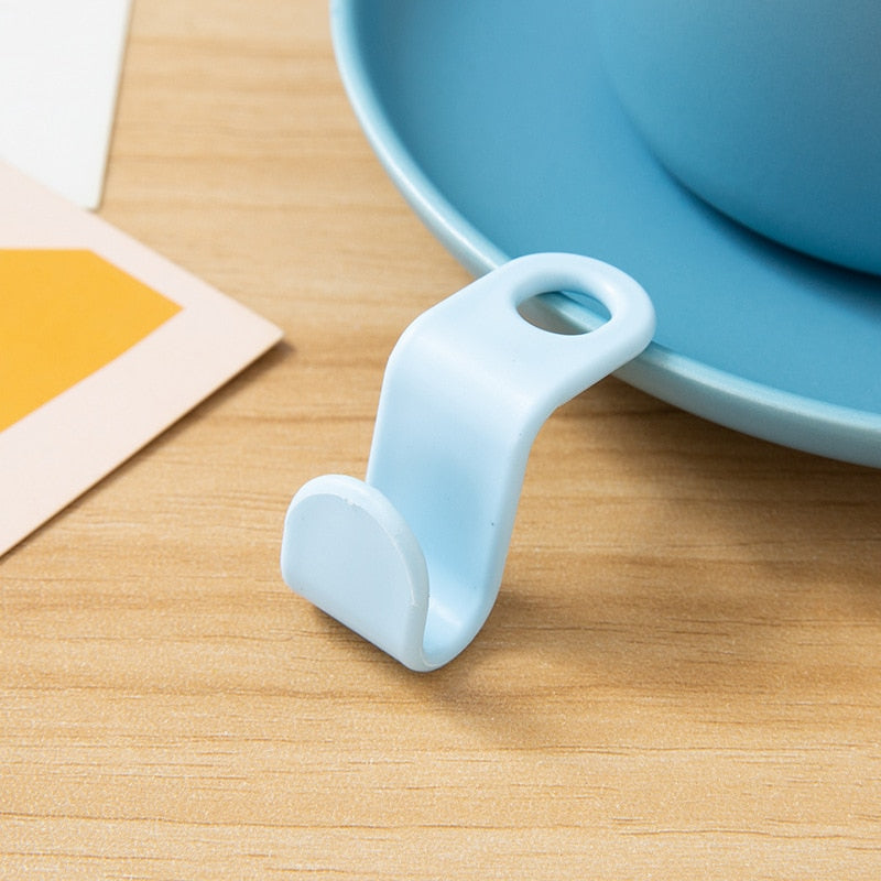 Space-Saving Clothes Hanger Connector Hooks
