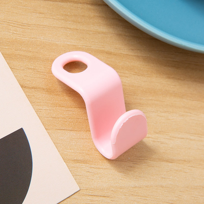 Space-Saving Clothes Hanger Connector Hooks