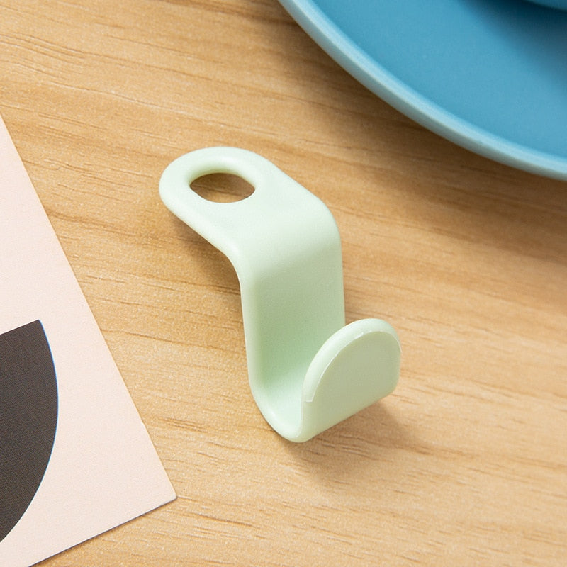 Space-Saving Clothes Hanger Connector Hooks